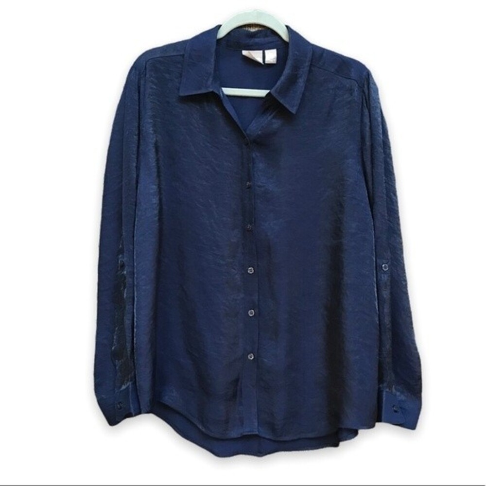Chicos Long Sleeve Roll Tab Navy Shiny Split Tail Back Button Up Size Large